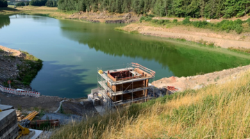 Bau des Entnahmeturms am Eixendorfer See 2023 | &copy; WWA Weiden