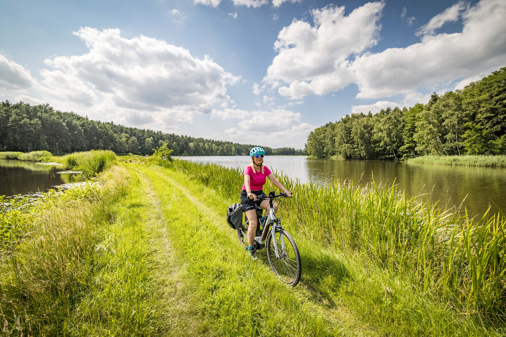 Ruhiges Radeln durch das Naturschutzgebiet Charlottenhofer Weiher | &copy; Thomas Kujat